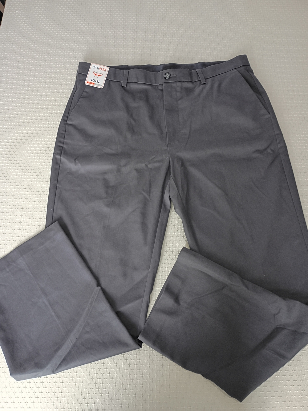 Roundtree & Yorke Men's Charcoal Dress Pants